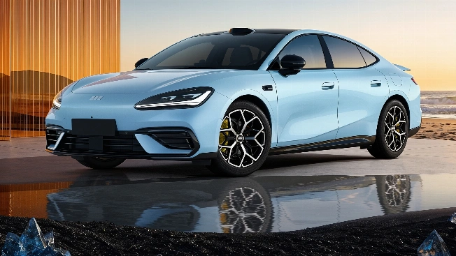 Geely Unveils Galaxy TT to Challenge Xiaomi in China’s EV Sedan Race RUSSPAIN.com