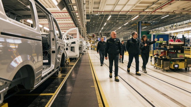 Renault pushes Spanish-made hybrids to rival Toyota in reliability RUSSPAIN.com
