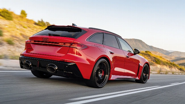 Audi RS 5 Plug-In Hybrid Takes On BMW M3 and AMG C 63 RUSSPAIN.com