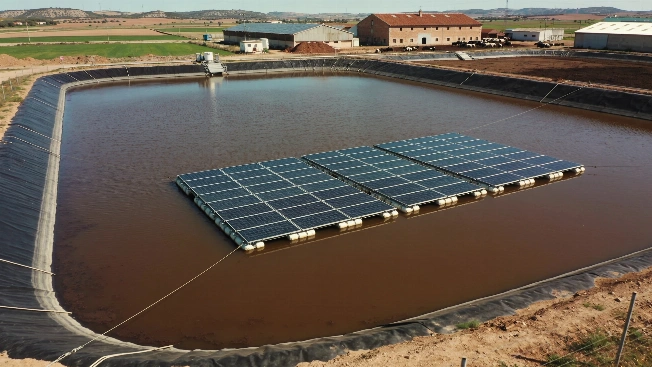 Aragon Farms Turn Manure Lagoons Into Floating Solar Power Plants RUSSPAIN.com