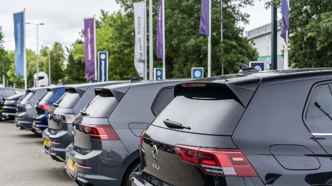 Used car sales in Spain surge as buyers reject new models RUSSPAIN.com