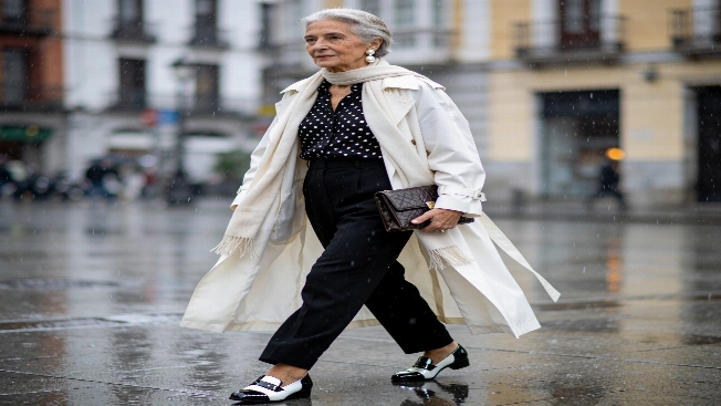 Carmen Lomana sets the standard for rainy day elegance in Spain RUSSPAIN.com
