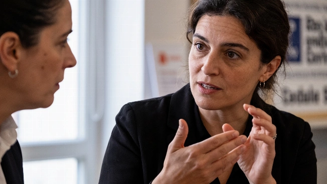 Miriam Garlo turns deafness into a fight for identity RUSSPAIN.com