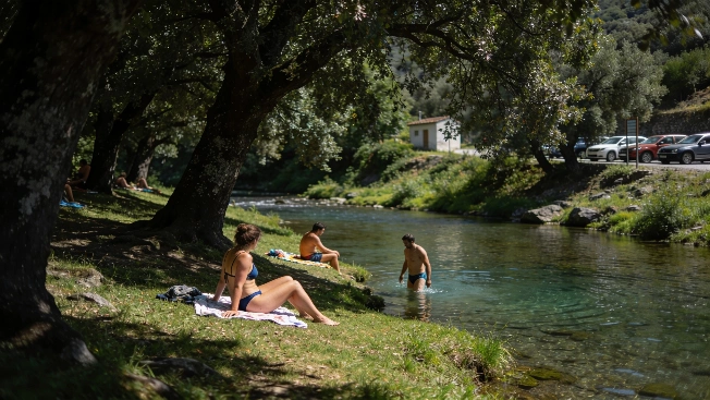 Navaconcejo’s Four Wild Pools: Why ‘El Benidorm’ Draws Summer Crowds RUSSPAIN.com