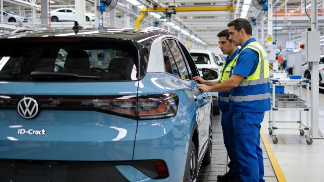 Volkswagen sets new production record in Spain with electric and hybrid cars RUSSPAIN.com