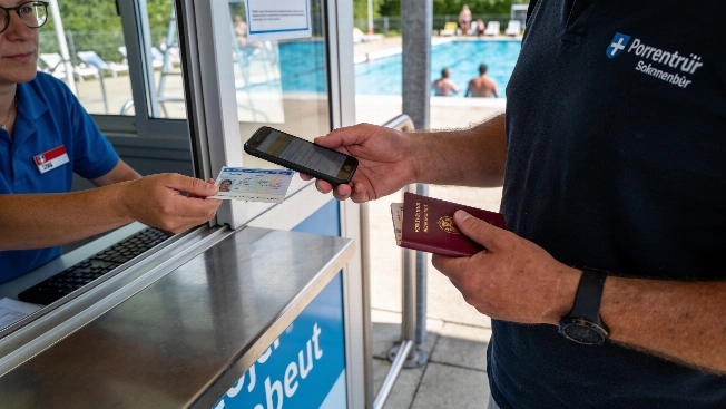 Swiss Pool Lifts Ban on Foreign Visitors, But Entry Now Costs Double RUSSPAIN.com