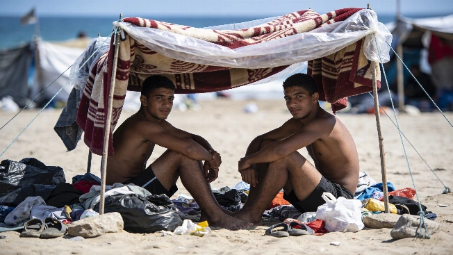 Makeshift Settlement Emerges on El Trampolín Beach in Ceuta RUSSPAIN.com