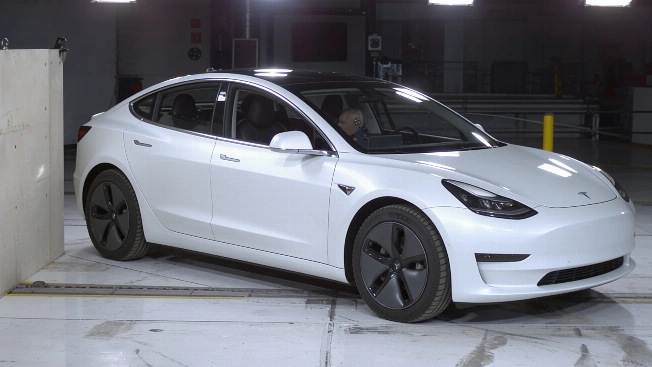 Tesla Escapes US Probe but Faces New Door Safety Rules RUSSPAIN.com