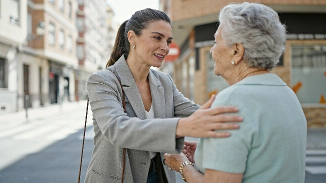 Madrid police arrest woman for targeting elderly with fake affectionate hugs RUSSPAIN.com