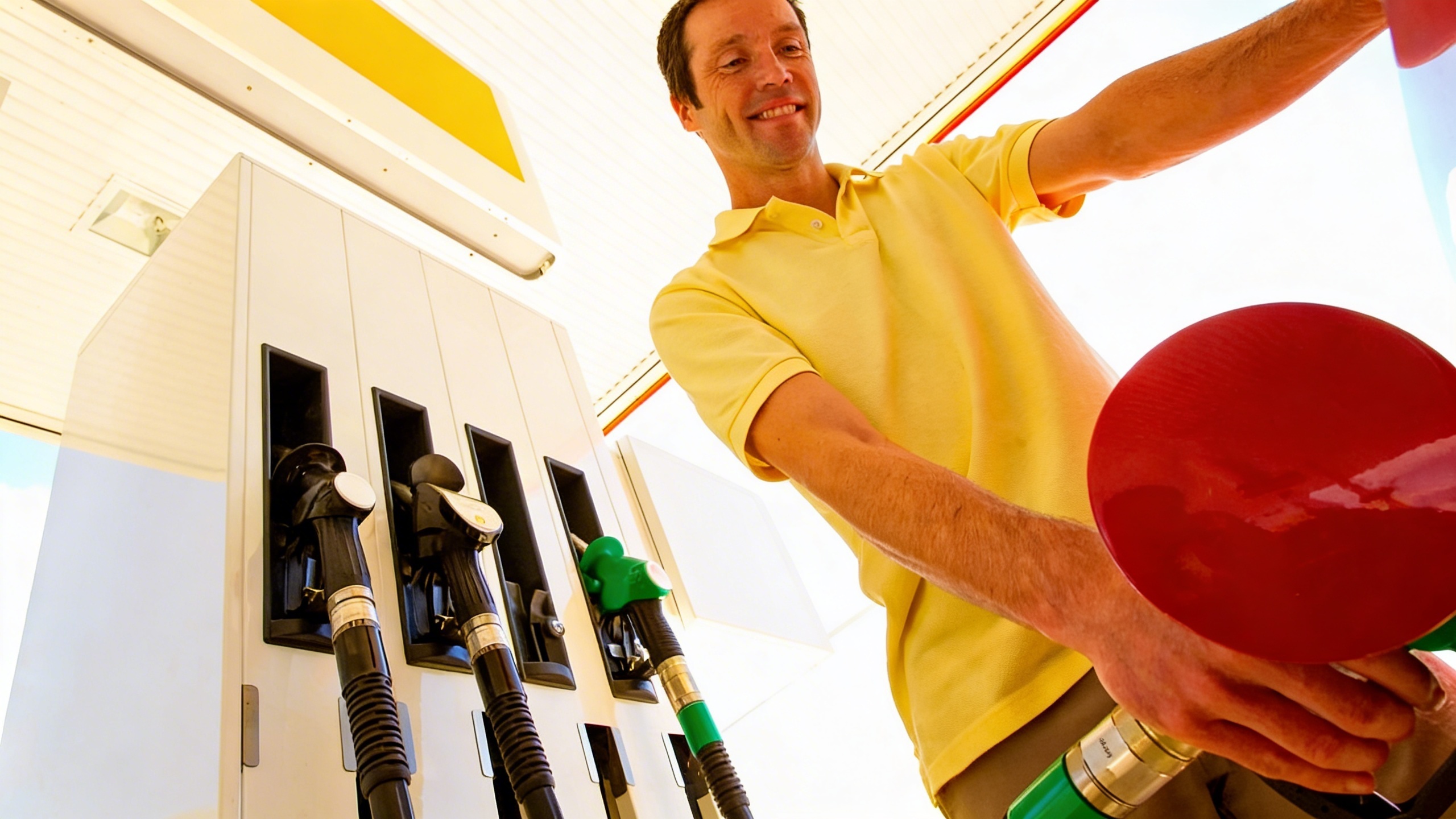Spanish car owners in shock fuel prices rise by €21 in two weeks RUSSPAIN.com
