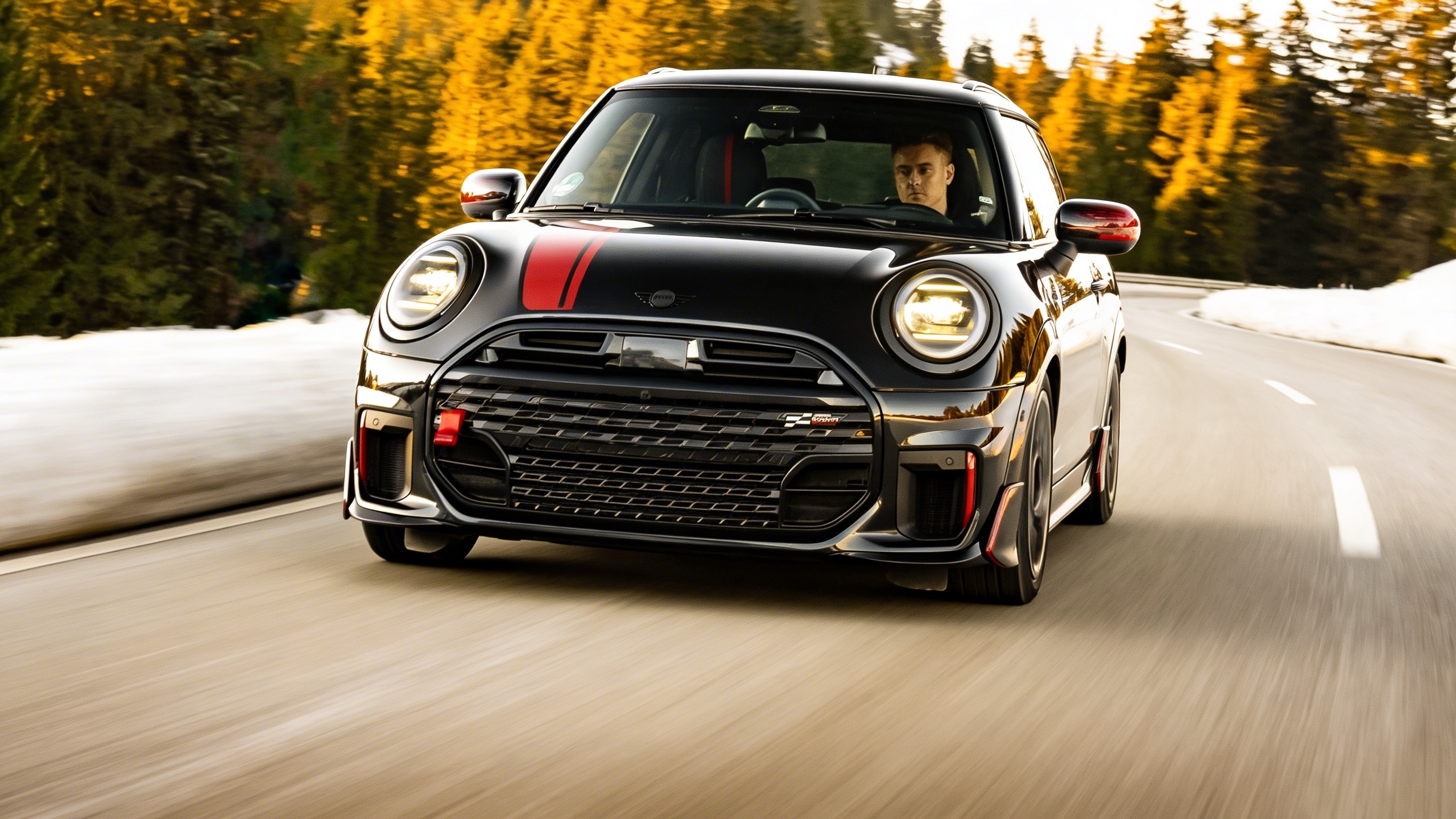 Unleashing urban performance: how the new Mini JCW is setting a thrilling standard in Spanish city driving RUSSPAIN.com