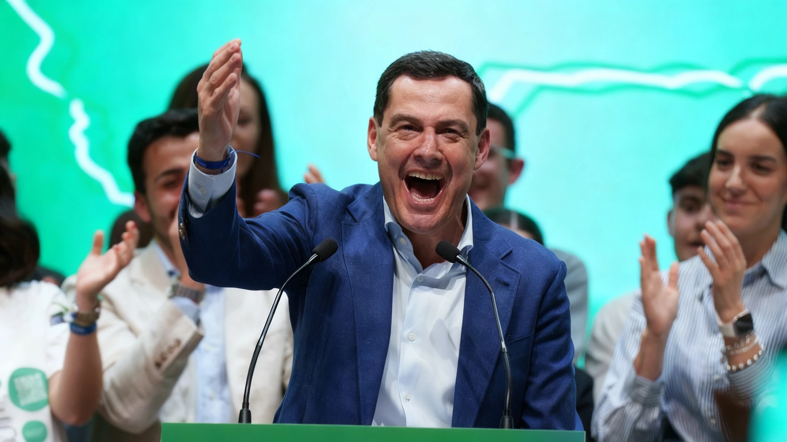 Juanma Moreno surprises audience by singing at campaign rally RUSSPAIN.com