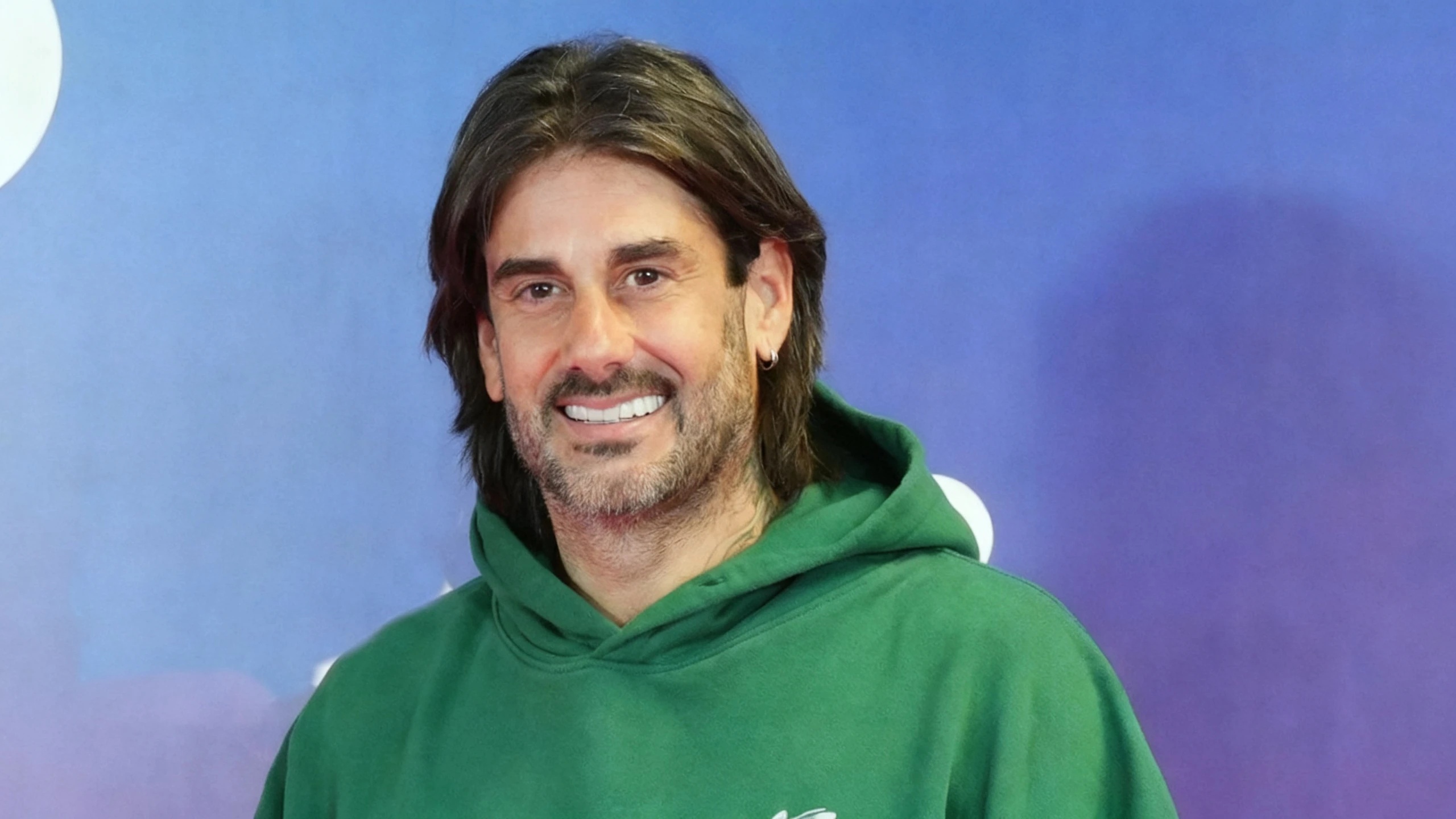 Melendi speaks candidly about how his life and music have changed over 25 years RUSSPAIN.com