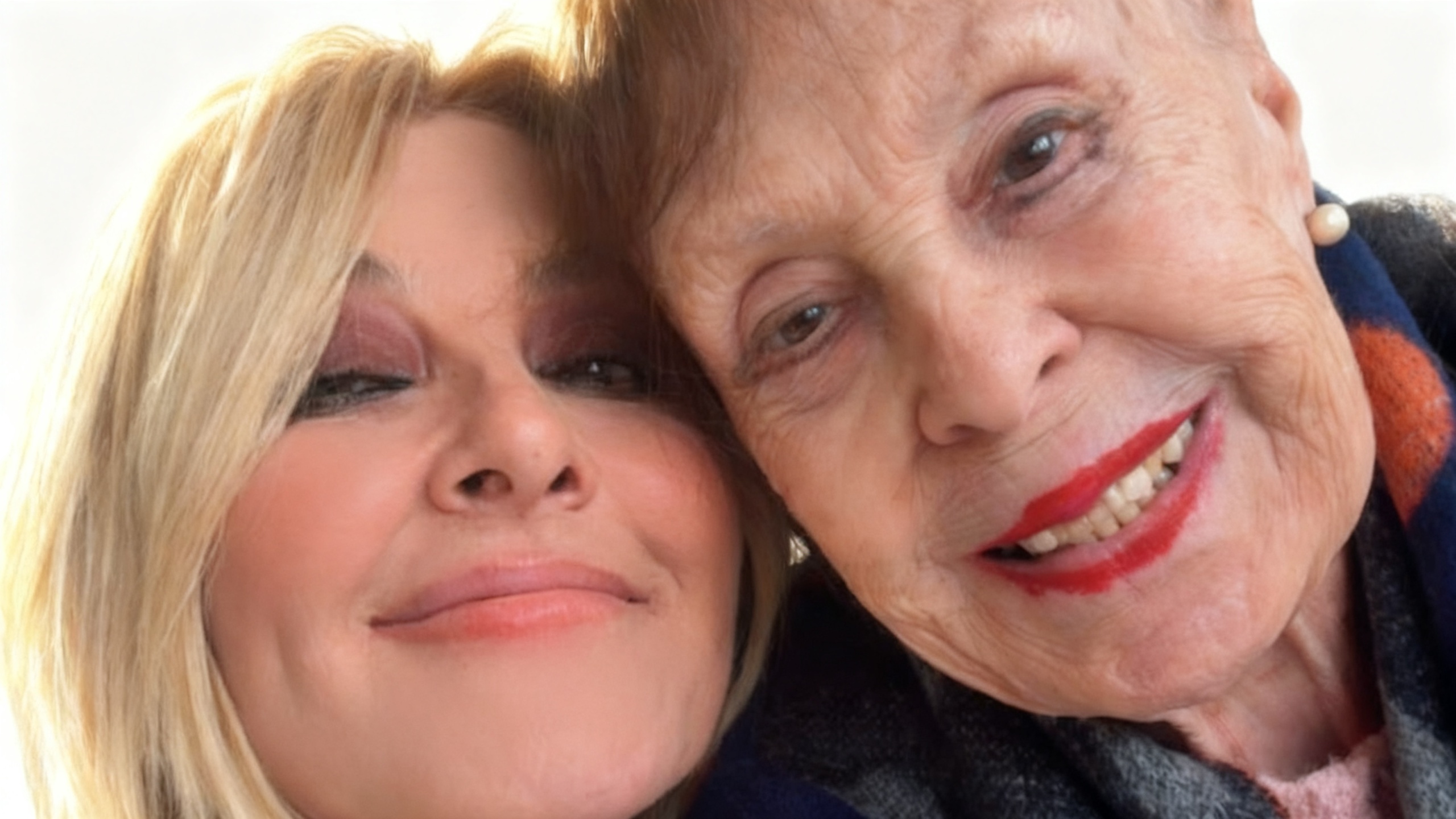 Public Gesture by Cayetana Guillén Cuervo: How the Actress Copes with the Loss of Her Mother RUSSPAIN.com