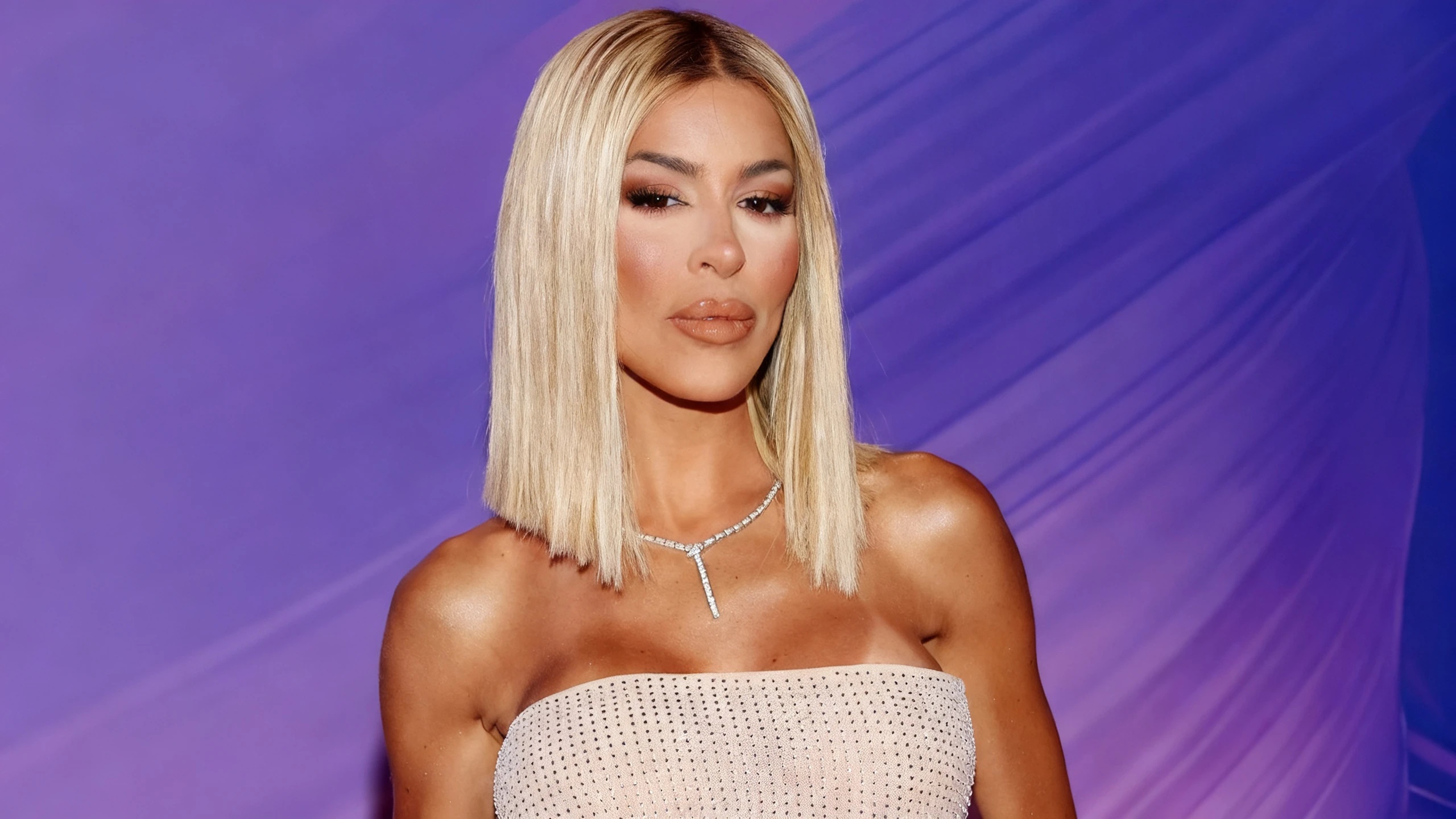 Oriana Marzoli drew attention at Billboard Mujeres Latinas with her moment with Becky G RUSSPAIN.com