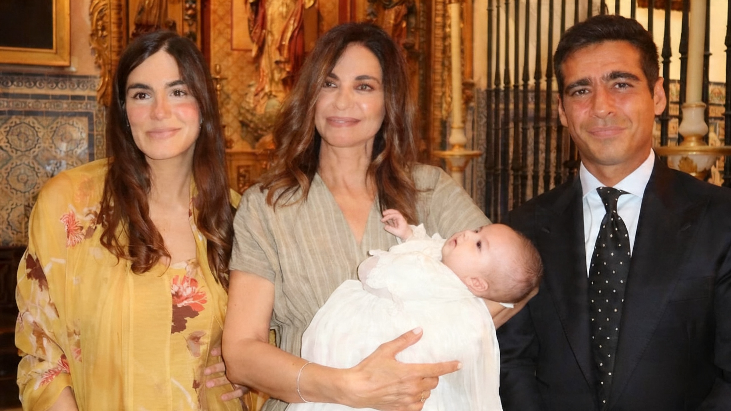 Blanca Llandres chose a Lourdes Montes dress for her son's christening RUSSPAIN.com