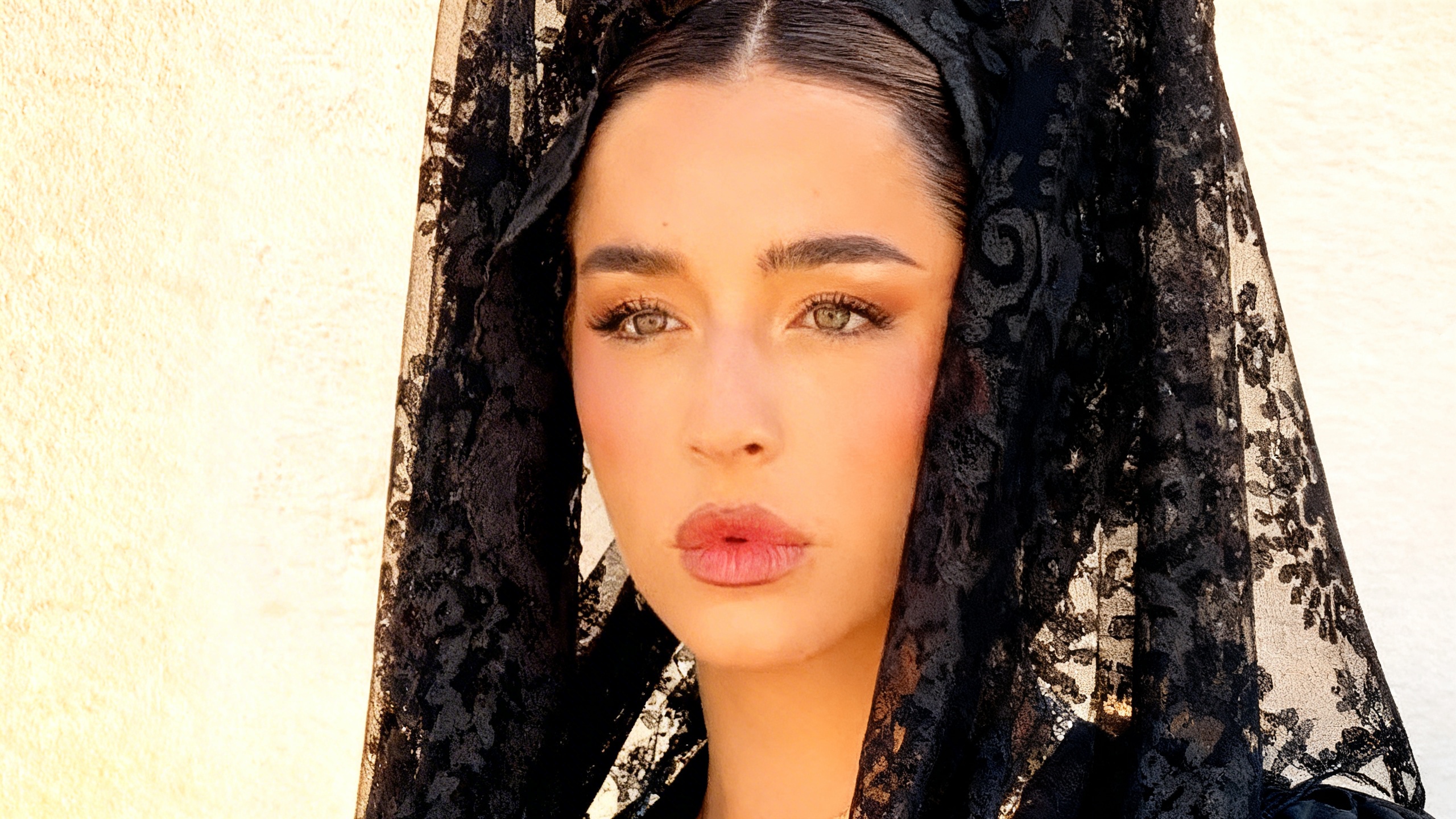 Granada singer chooses traditional attire for Semana Santa participation RUSSPAIN.com