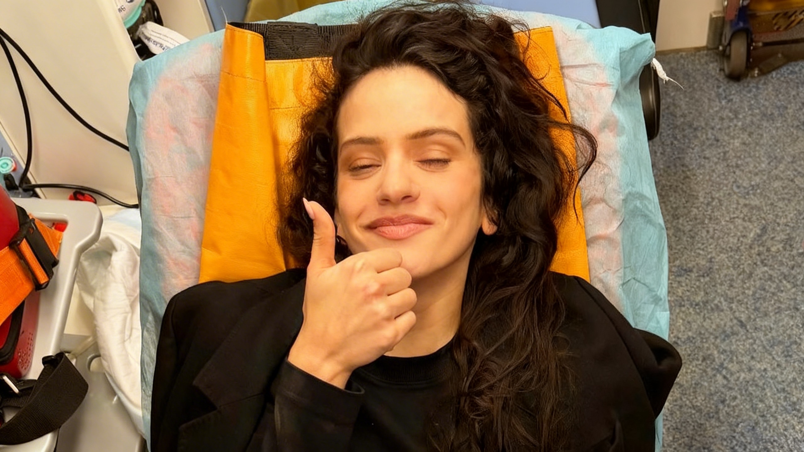 Rosalía urgently hospitalized from stage during Milan concert RUSSPAIN.com