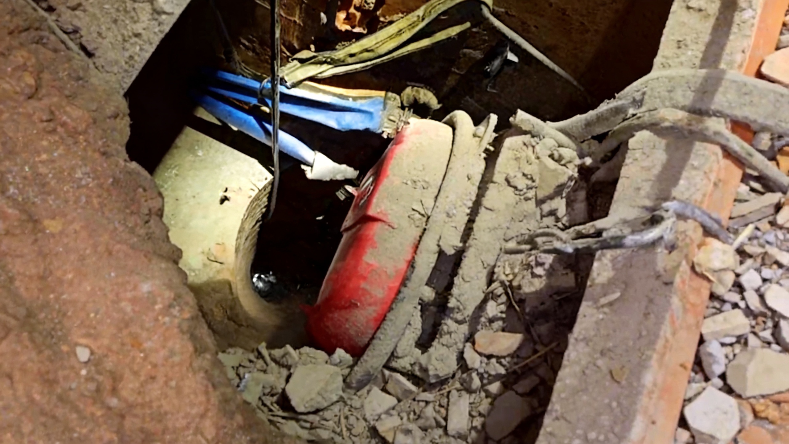Police uncover underground tunnel for transporting tons of hashish at Moroccan border RUSSPAIN.com