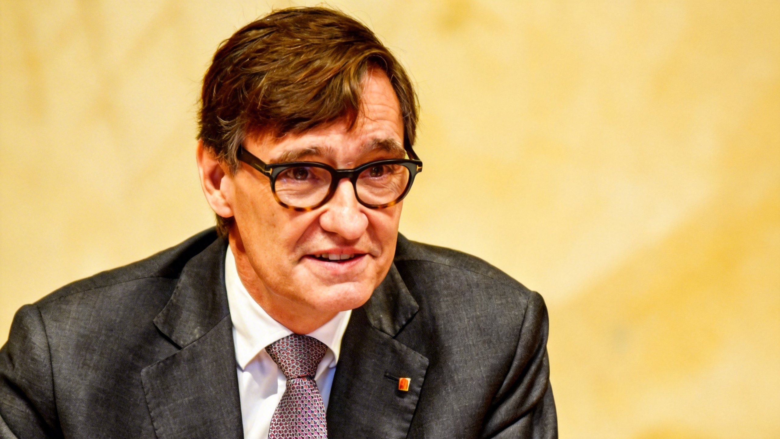 Young Catalans fail to recognize their president on the street RUSSPAIN.com