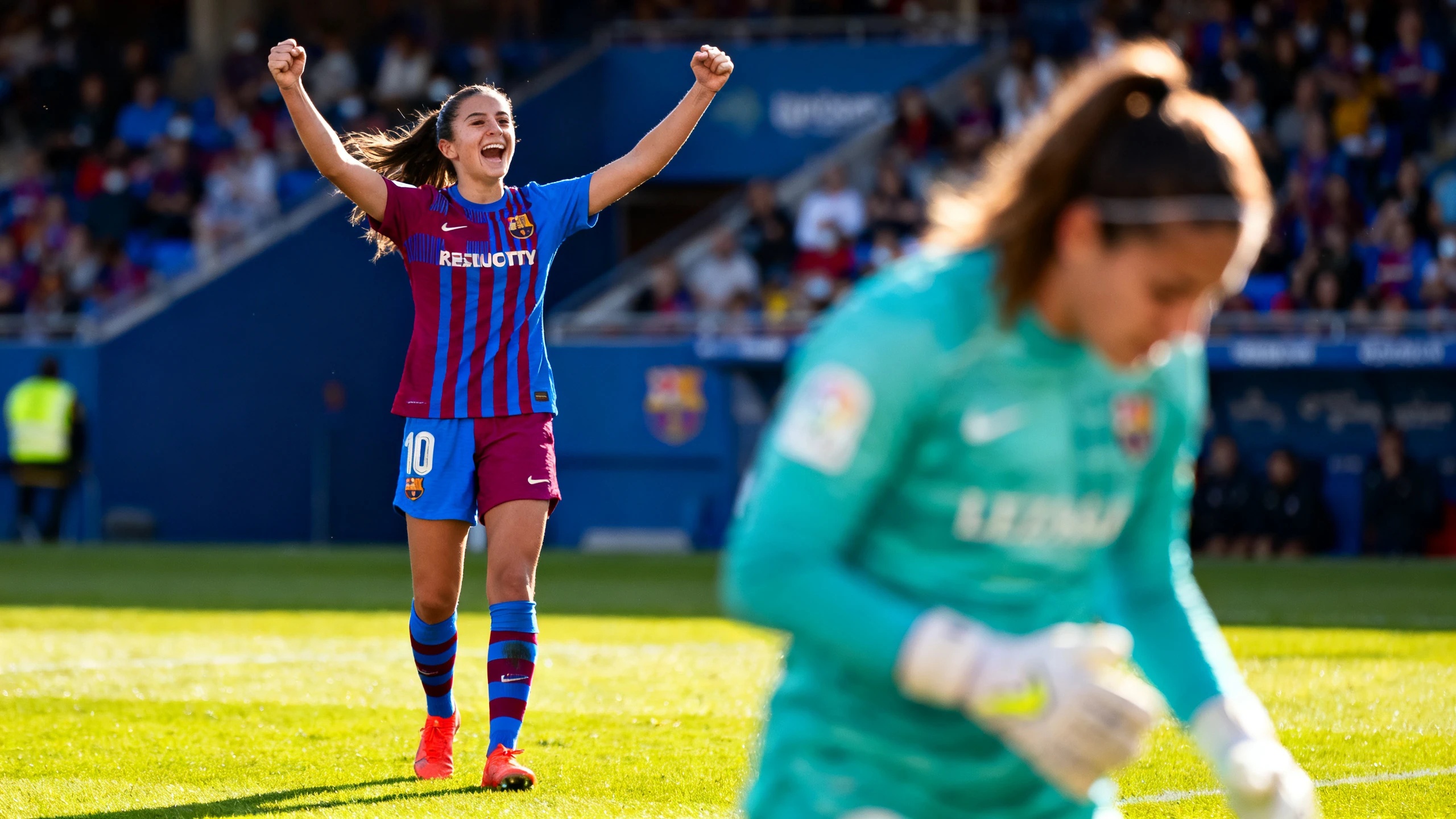 A strong start for Barcelona Femenino and an early goal at the beginning of the match RUSSPAIN.com