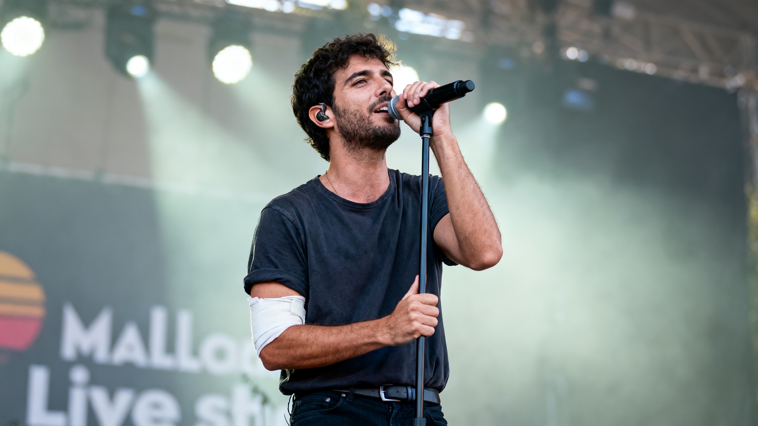 The singer's recovery and unexpected changes in his tour schedule RUSSPAIN.com