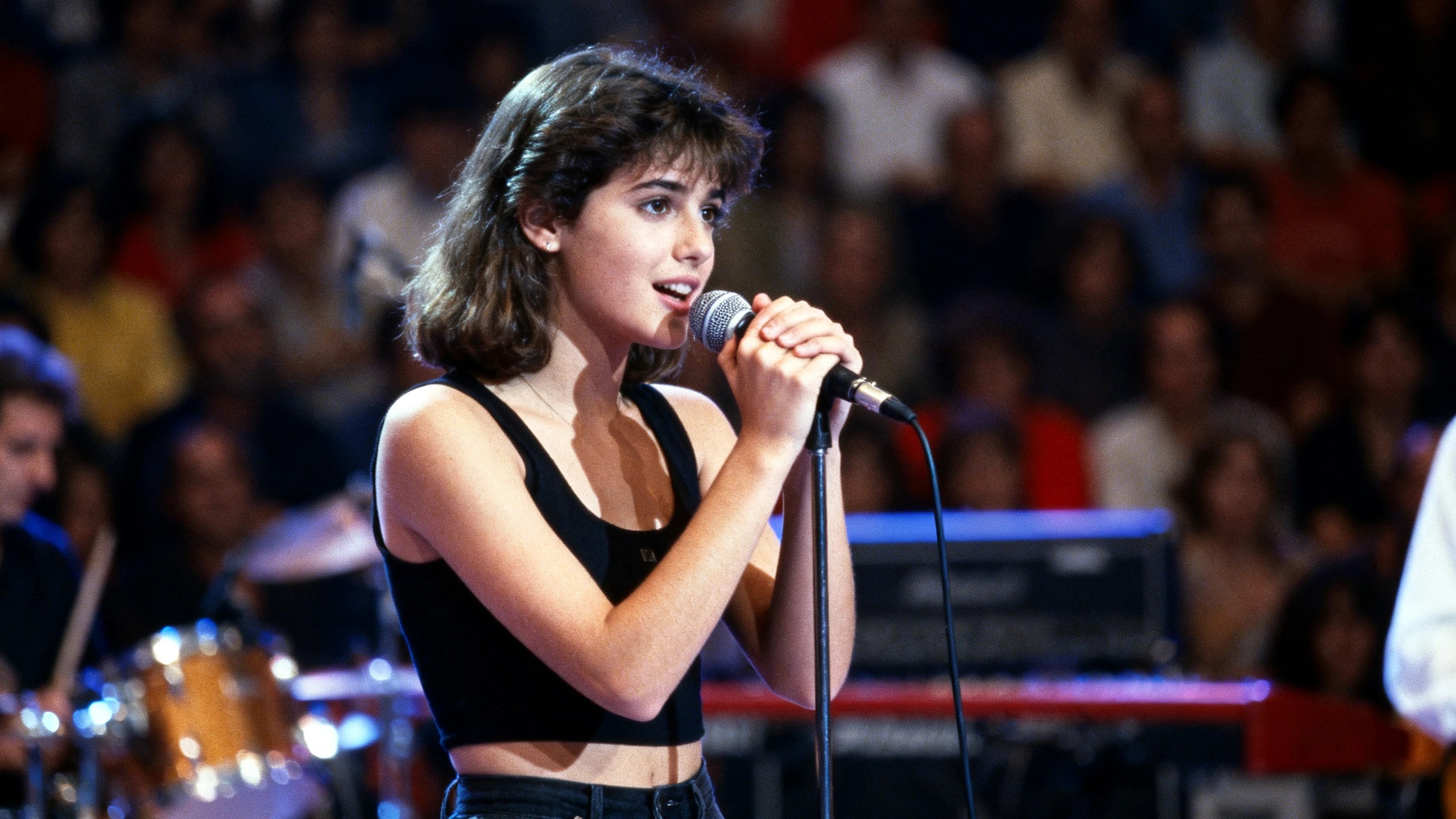 The singer's third album features 80s references and a collaboration with Robert Smith RUSSPAIN.com