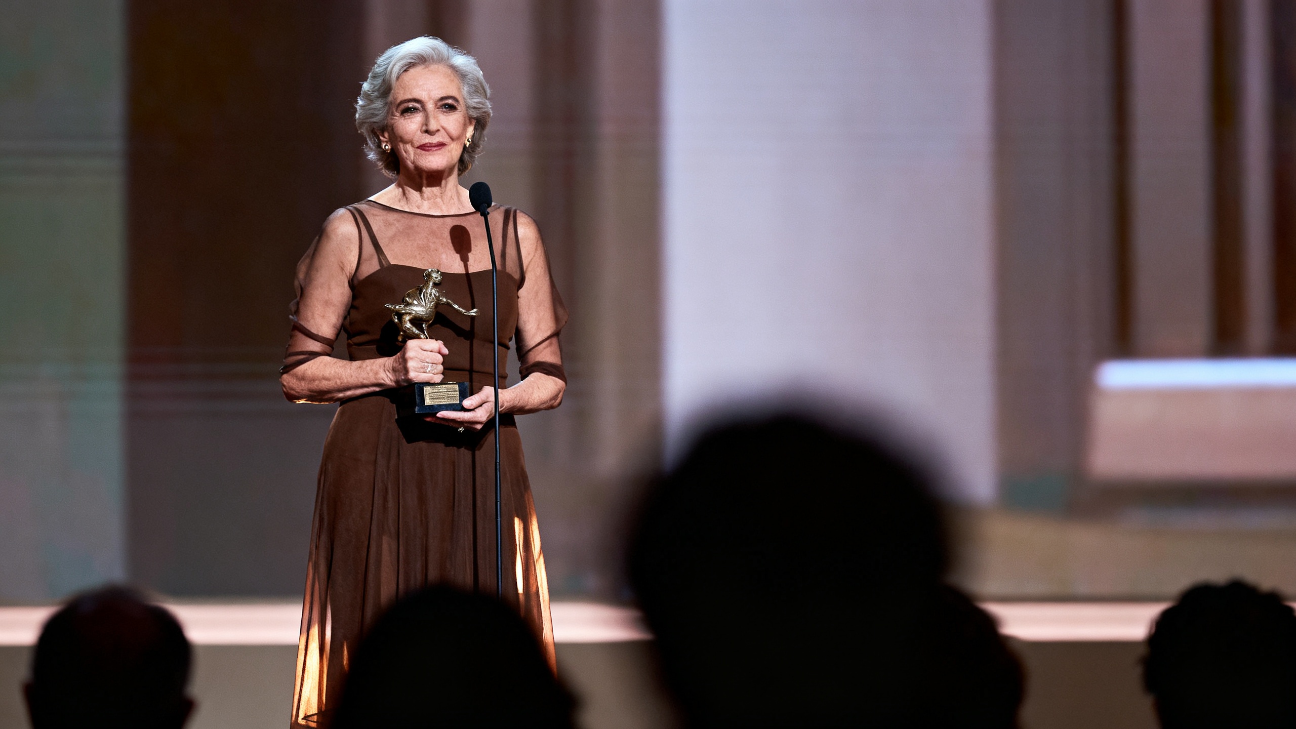 Lifetime Achievement Award and the Host’s Surprising Look at the Influencers Awards in the Capital RUSSPAIN.com