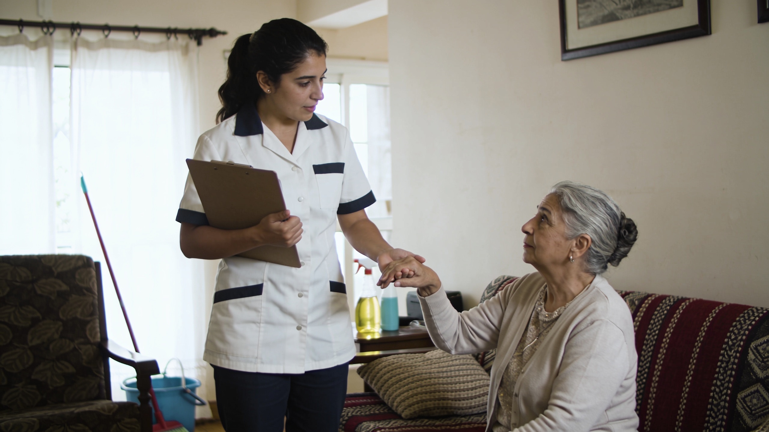 Home Care Workers in Spain Push Back Against 'Cleaner' Stereotype RUSSPAIN.com