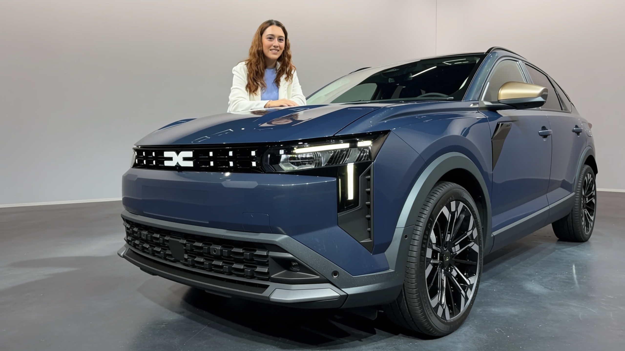 Dacia Striker Shakes Up the C-Segment with Hybrid Tech and Bold Design RUSSPAIN.com