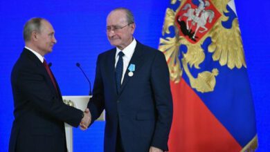 Vladimir Putin tras la imposición de la medalla al alcalde de Málaga, Francisco de la Torre