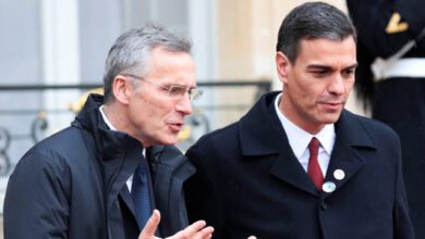 El presidente del Gobierno, Pedro Sánchez, junto al secretario general de la OTAN, Jens Stoltenberg