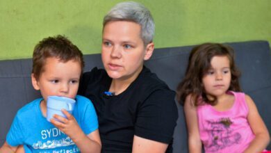 Удалившая себе грудь екатеринбурженка Савиновских переехала в Испанию