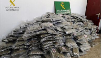 Imagen del alijo de marihuana incautado. / EFE