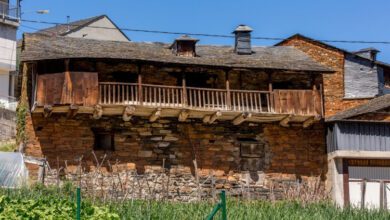 В Испании друзья выкупили заброшенную деревню, чтобы жить в ней на пенсии