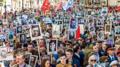 Шествие «Бессмертного полка» 9 Мая - лучший ответ любому, кто советует отказаться от советского прошлого. Фото Олега Золото/«Комсомольская правда»