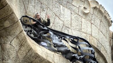 Ana Viladomiu permanece, sola, confinada en La Pedrera de Barcelona.