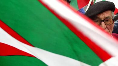 Мужчина во время митинга в Бильбао, Стране Басков. Архивное фото