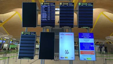 Табло вылетов в аэропорту Барахас в Мадриде