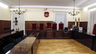 Пустой зал судебных заседаний / Juzgado. Sala de juicio vacia