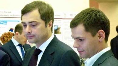 Владислав Сурков с сыном. Фото: whoiswhopersona.info