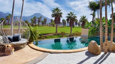 Туризм. Канары. Тенерифе, Новый отель / Canarias contará con un nuevo hotel de lujo en el sur de Tenerife PUBLICADO EL 16 DICIEMBRE 2020, 14:30 El Royal River Luxury Hotel cuenta con 50 lujosas villas y está ubicado junto al Campo de Golf Costa Adeje