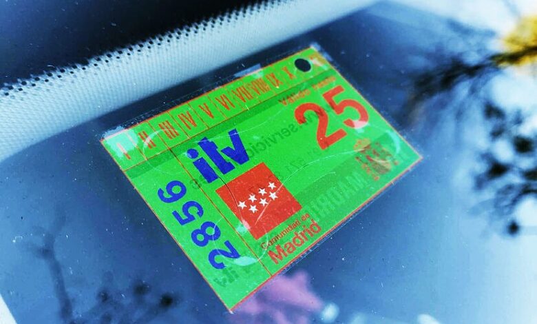 Наклейка ТО на испанских машинах может скоро исчезнуть с лобового стекла