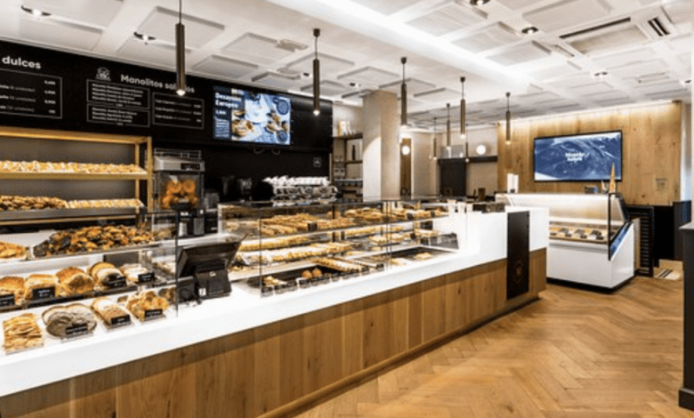 Испанскую сеть кафе продали действующему футболисту сборной за 60 млн евро