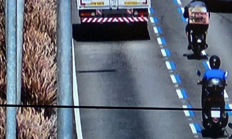 Испания вводит синие дорожные полосы для мотоциклистов