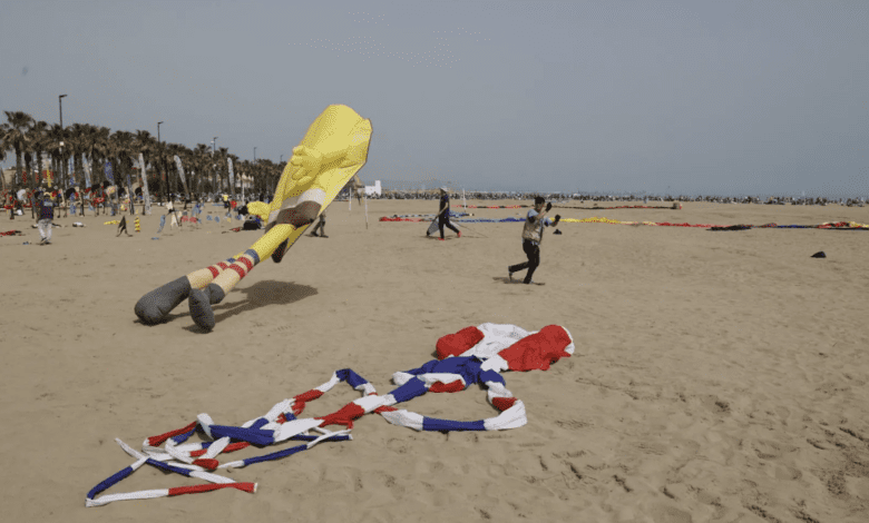 На пляже в Валенсии состоялся очередной фестиваль