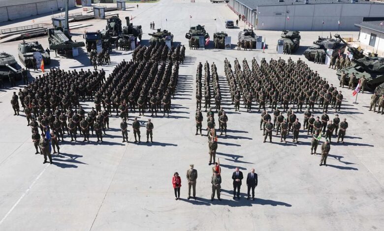 В Латвии испанские войска удостоились визита короля и министра обороны