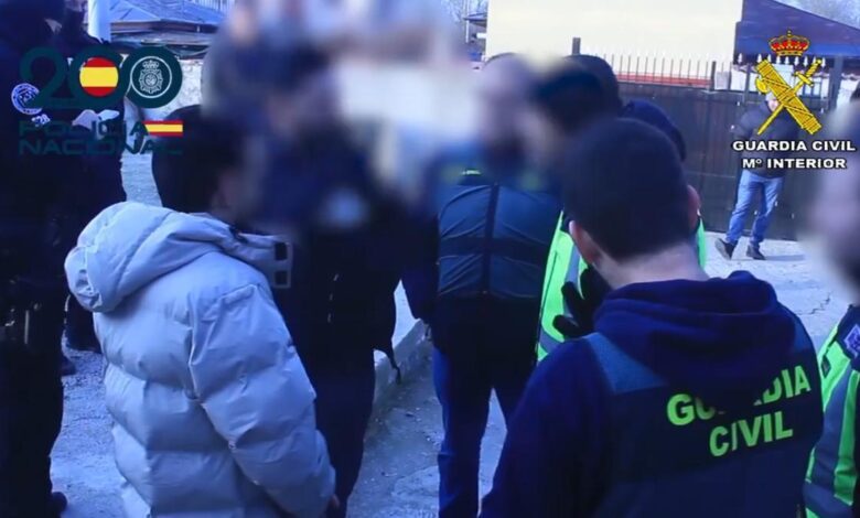 Полиция ликвидировала кибергруппировку, причастную к сотням случаев мошенничества