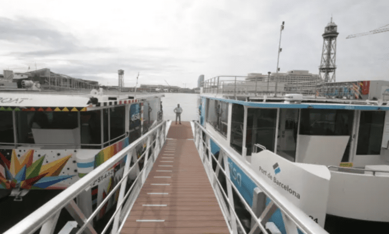 В Барселоне начал работу новый водный автобус