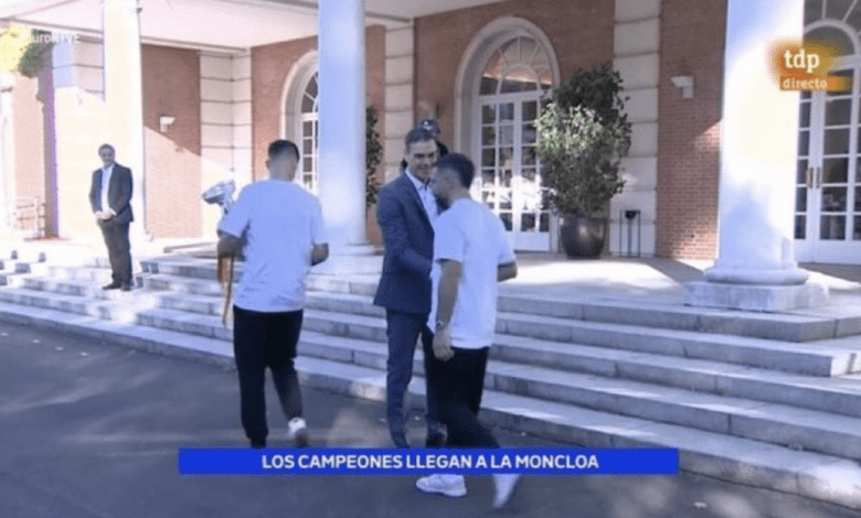 Испанские футболисты недовольны попытками Санчеса улучшить свой имидж за счет футбола